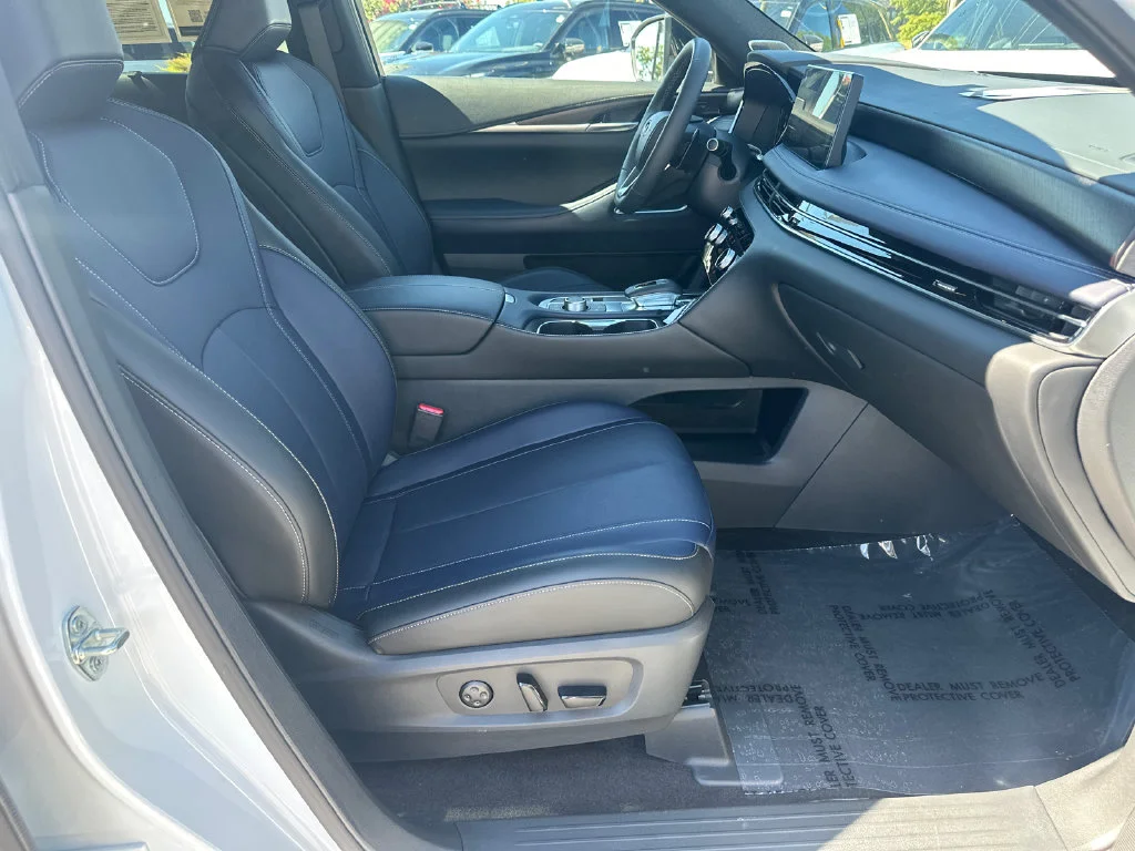 Certified Used 2026 White INFINITI SPORT image 11