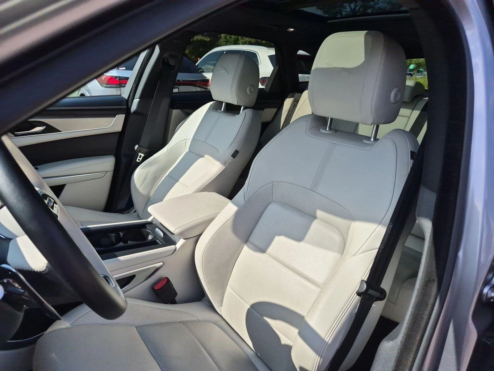 Used 2026 Eiger Grey Metallic Jaguar R-Dynamic S image 18