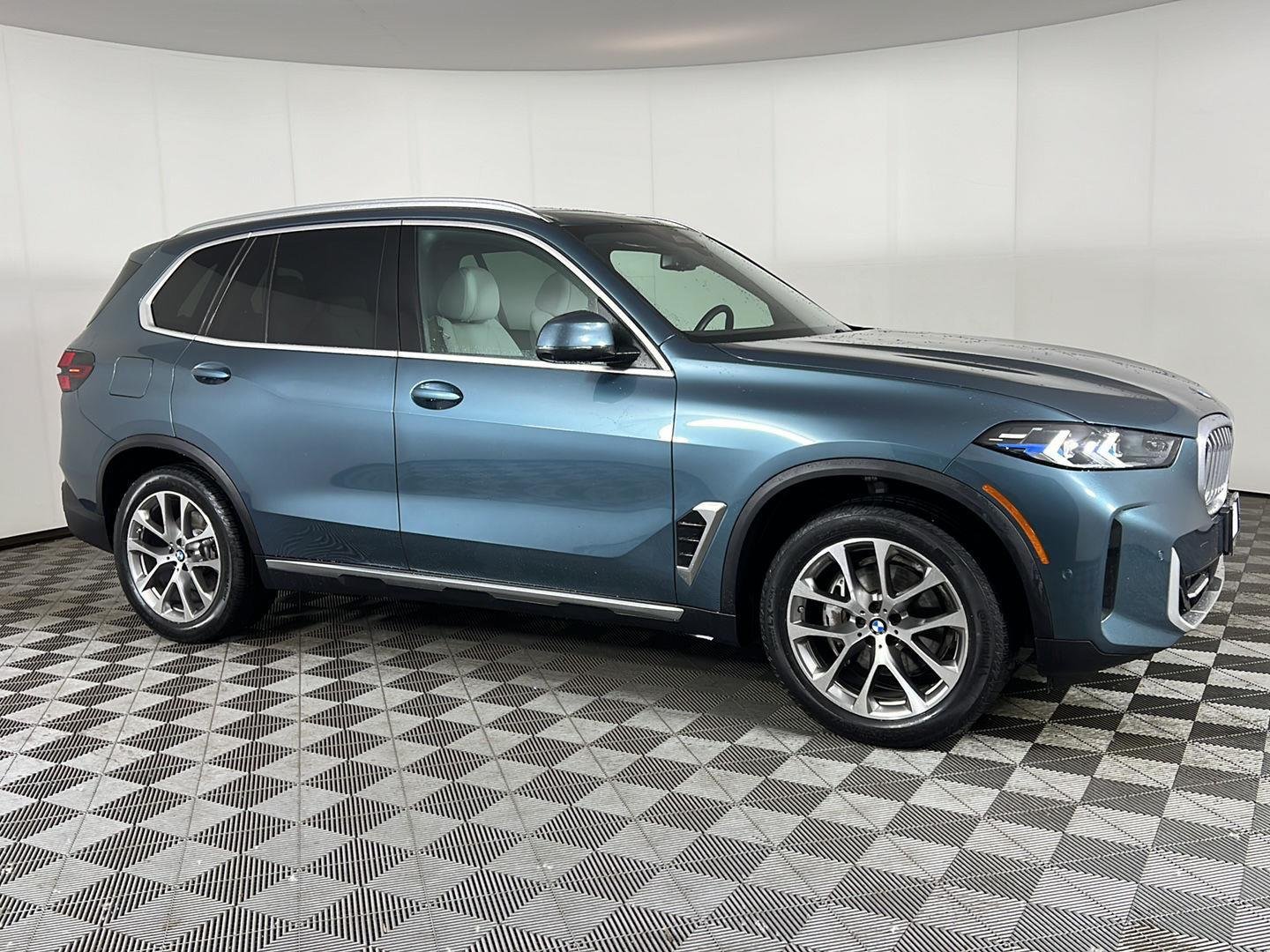 Certified Used 2025 Blue Ridge Mountain Metallic BMW xDrive40i image 3