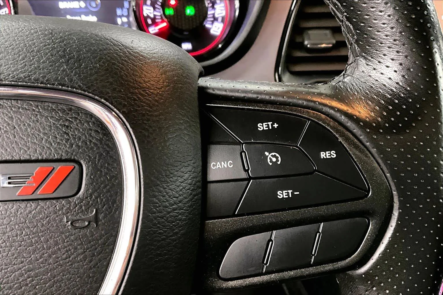 Used 2023 Granite Pearlcoat Dodge SXT image 22