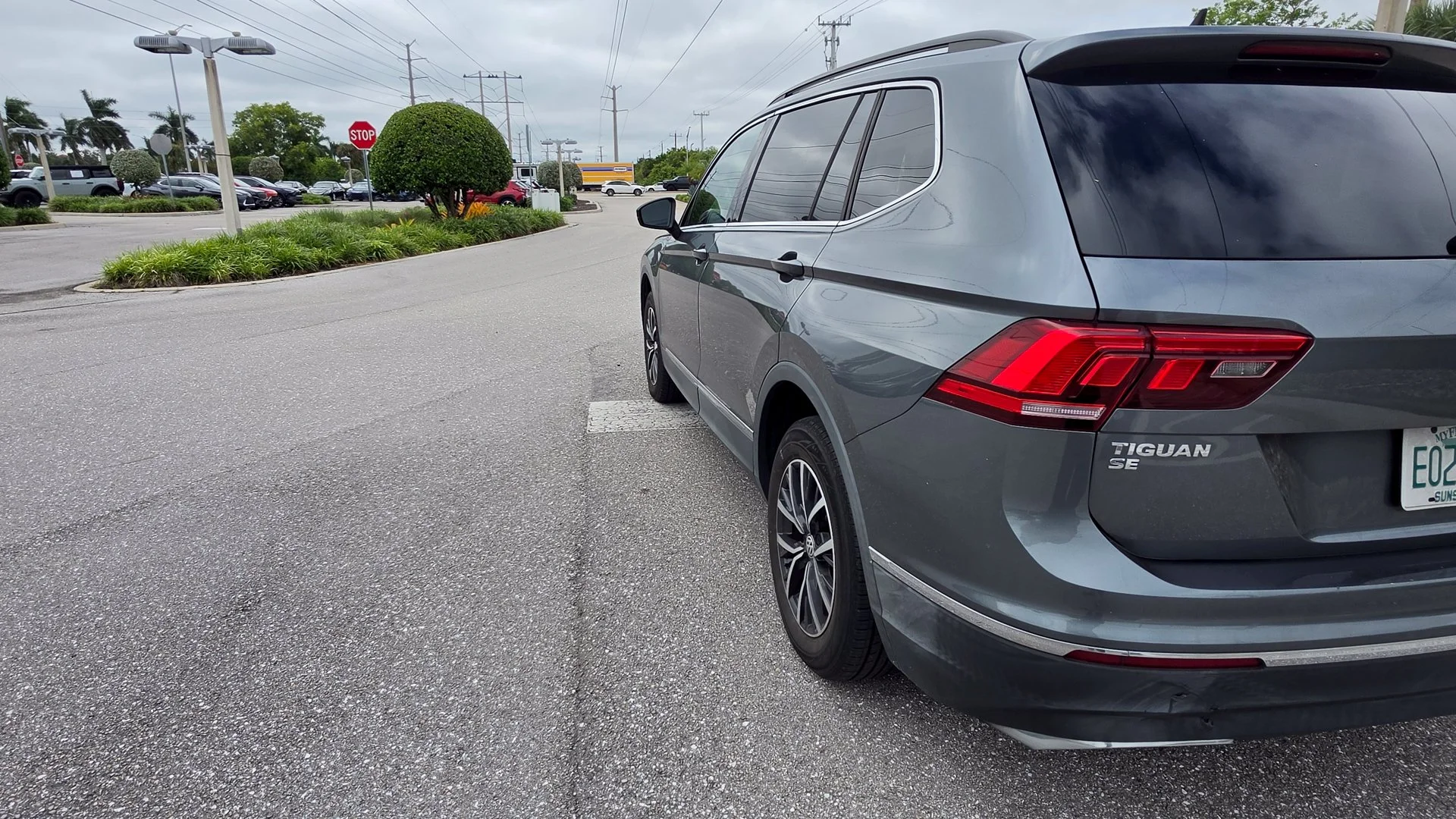 Used 2020 Platinum Gray Metallic Volkswagen 2.0T SE image 7