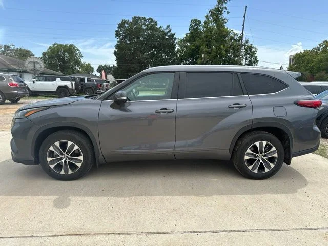 Used 2023 Gray Toyota XLE image 8