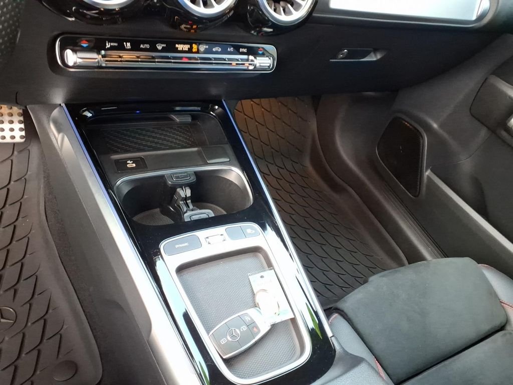Used 2024 Digital White Metallic Mercedes-Benz GLB 250 image 10