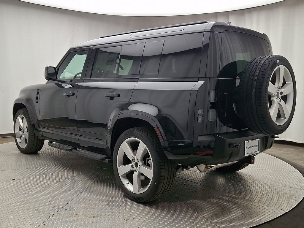 New 2026 Santorini Black LAND ROVER X-Dynamic SE image 4