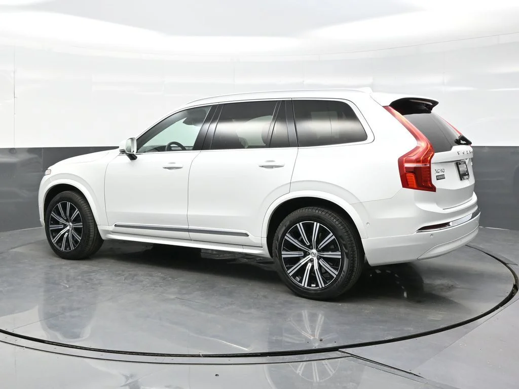 Certified Used 2023 Crystal White Volvo Plus image 4