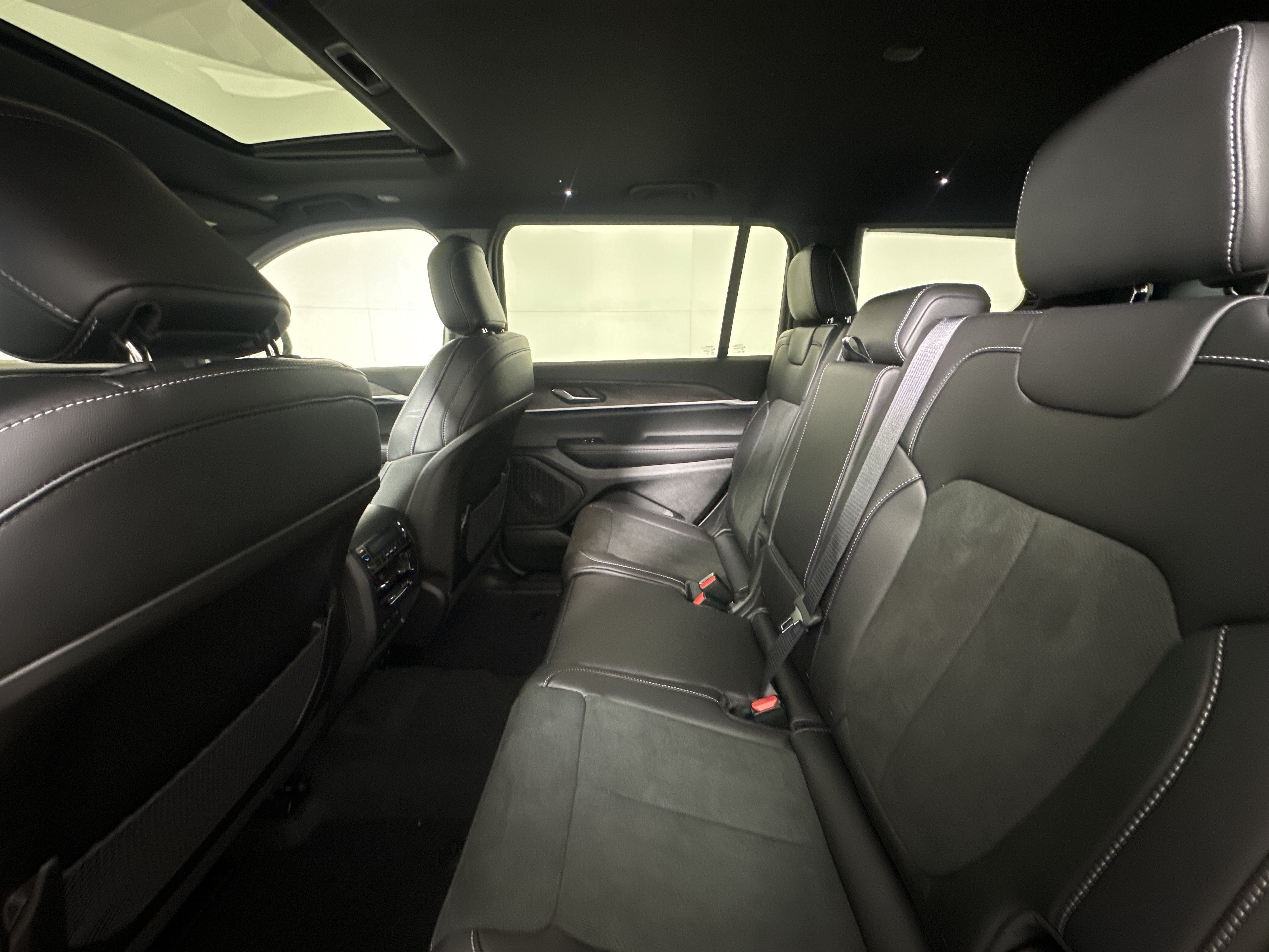 New 2026 Silver Zynith Jeep Laredo Altitude image 24