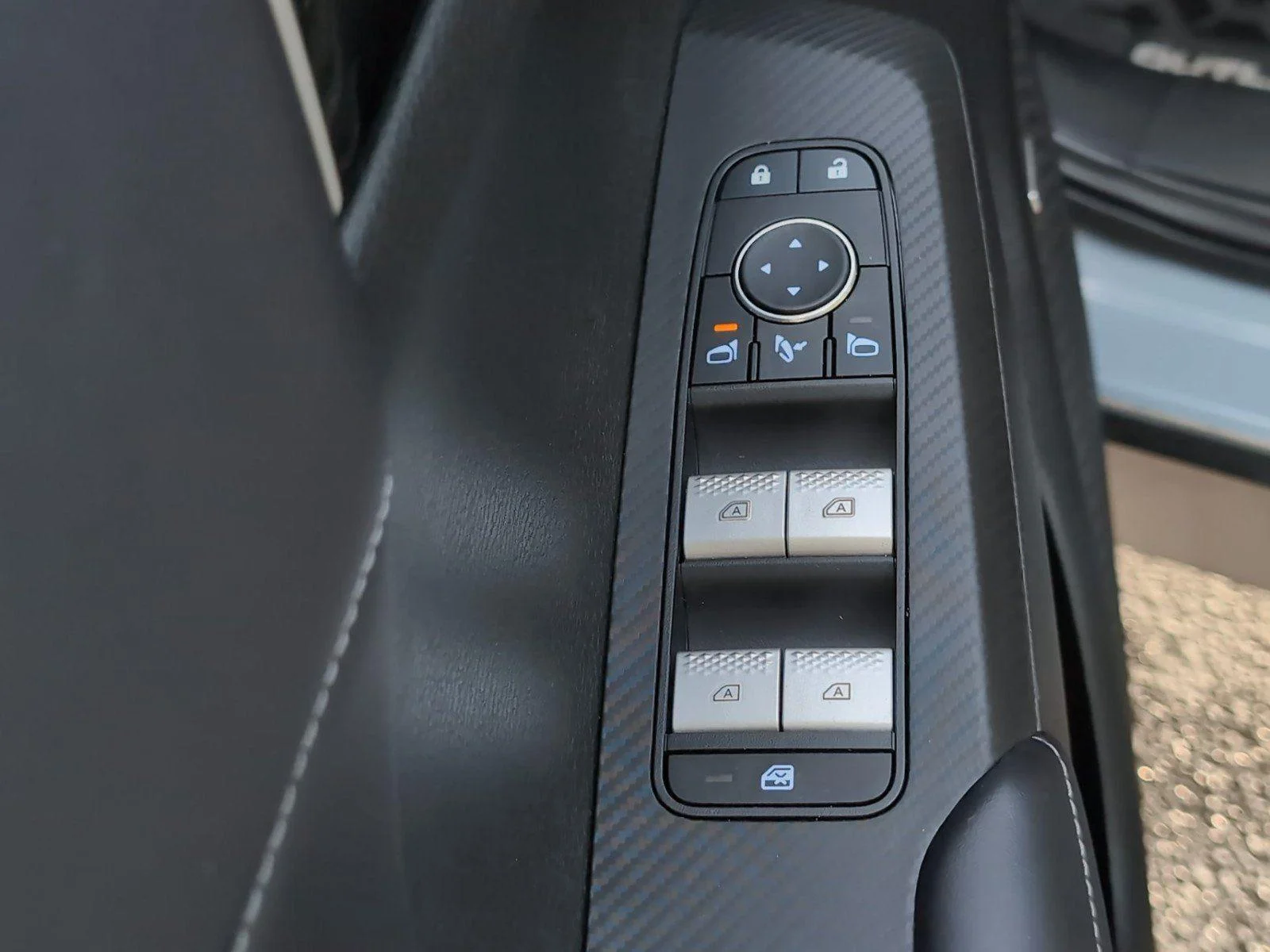 Used 2026  Mitsubishi SE image 18