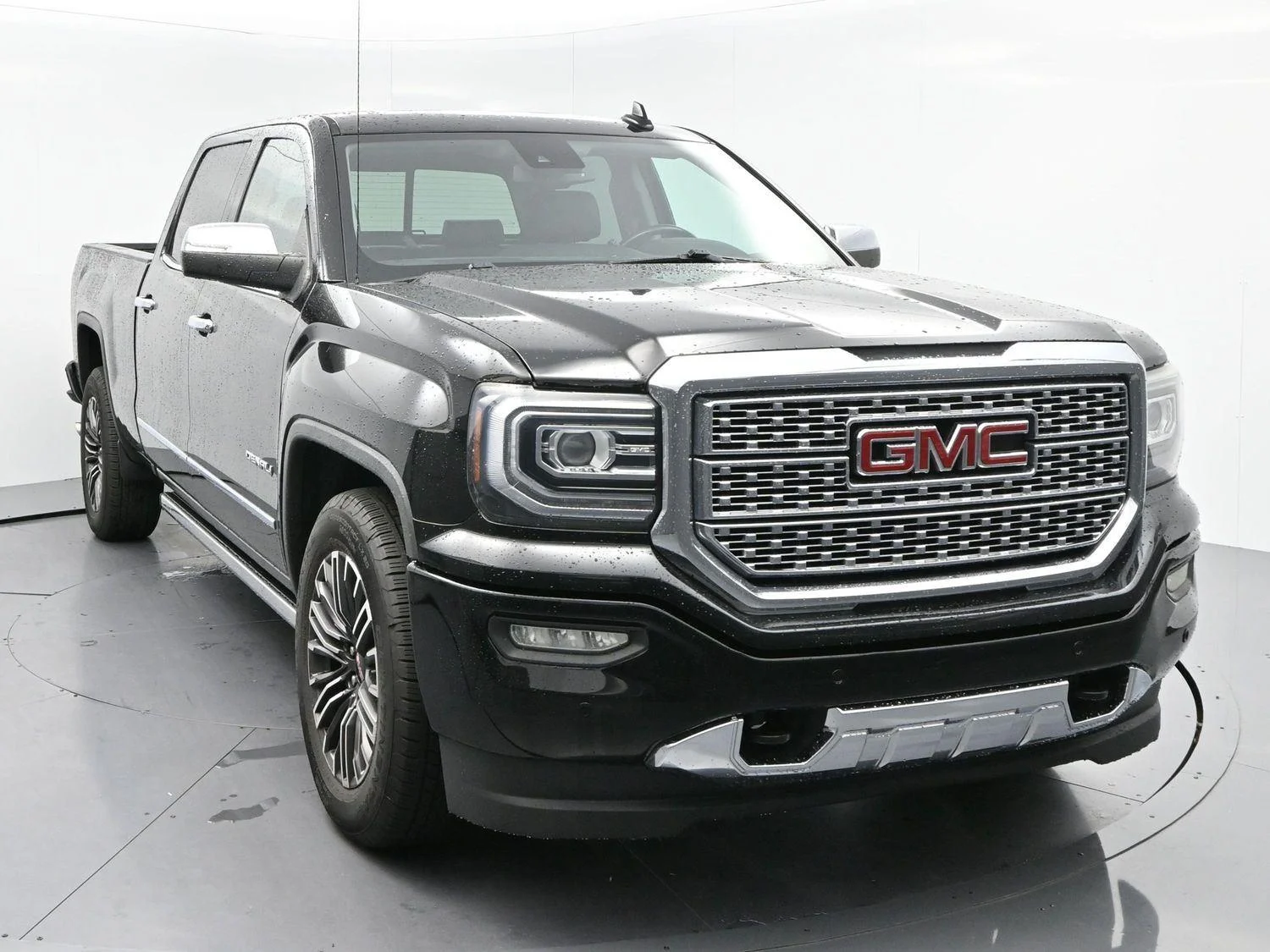 Used 2017 ONYX BLACK GMC Denali image 2