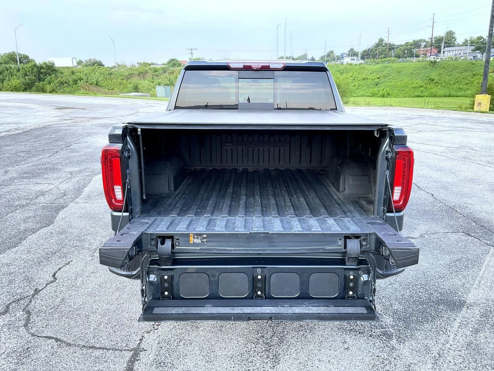 Used 2021 Green GMC Denali image 22