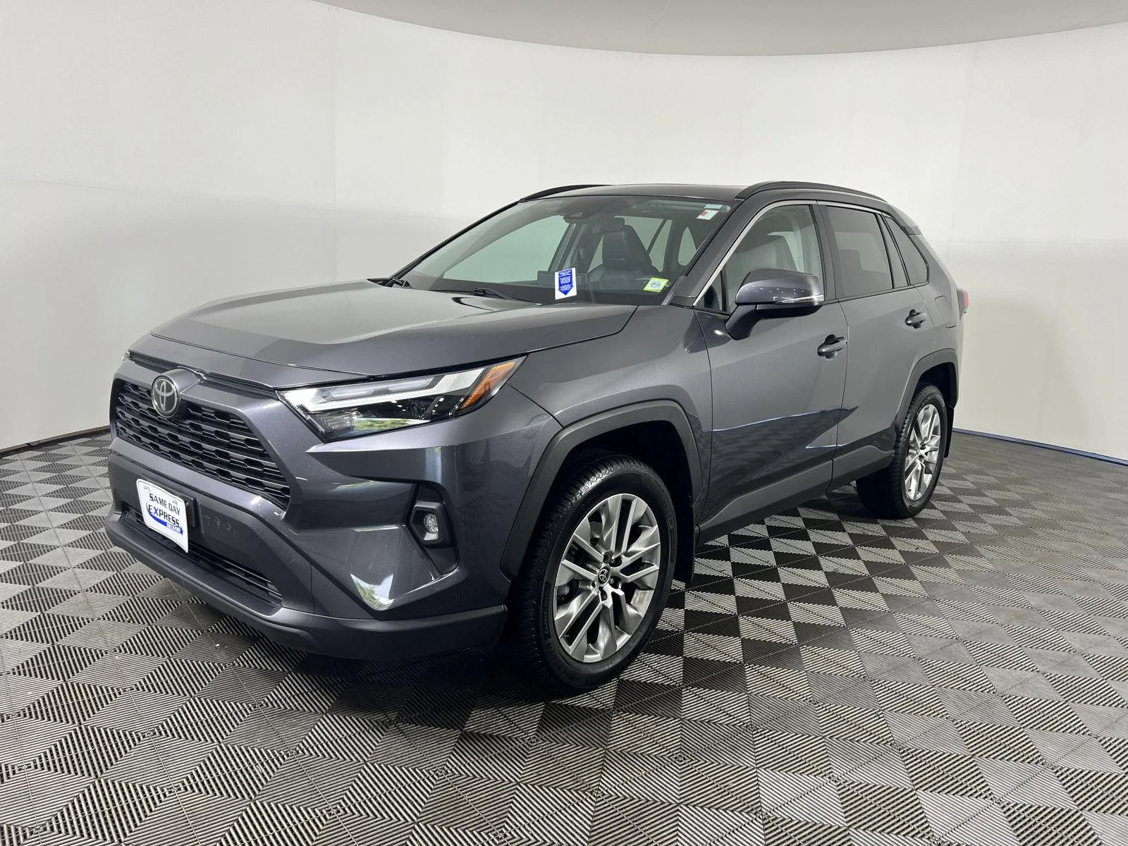 Used 2022 Magnetic Gray Metallic Toyota XLE Premium image 35