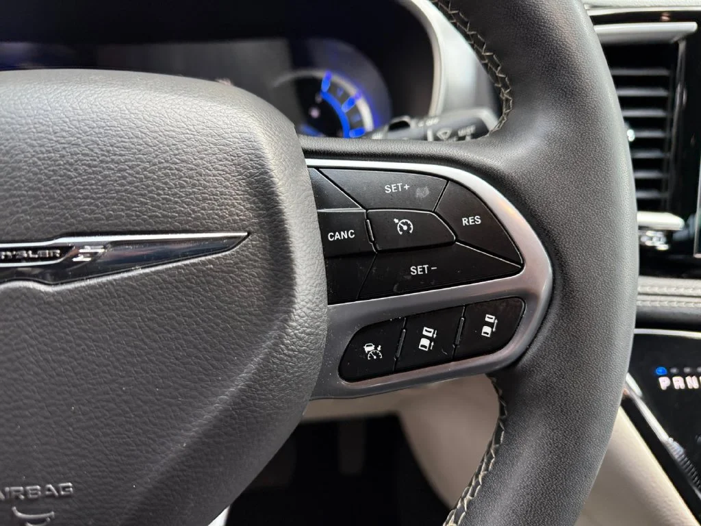 Used 2023 Silver Chrysler Touring L image 25