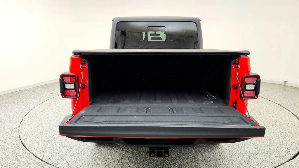 Used 2020 Firecracker Red Clearcoat Jeep Overland 4x4 w/ Leather, Nav & Sound, Trailer Tow Pkg image 6