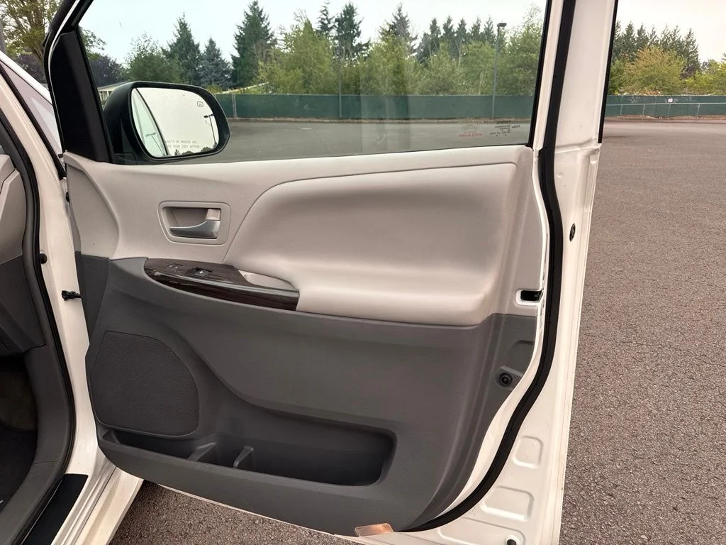 Used 2015 Blizzard Pearl Toyota XLE image 24