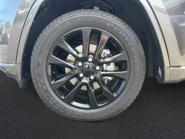 Used 2019 Gray Jeep Altitude image 32