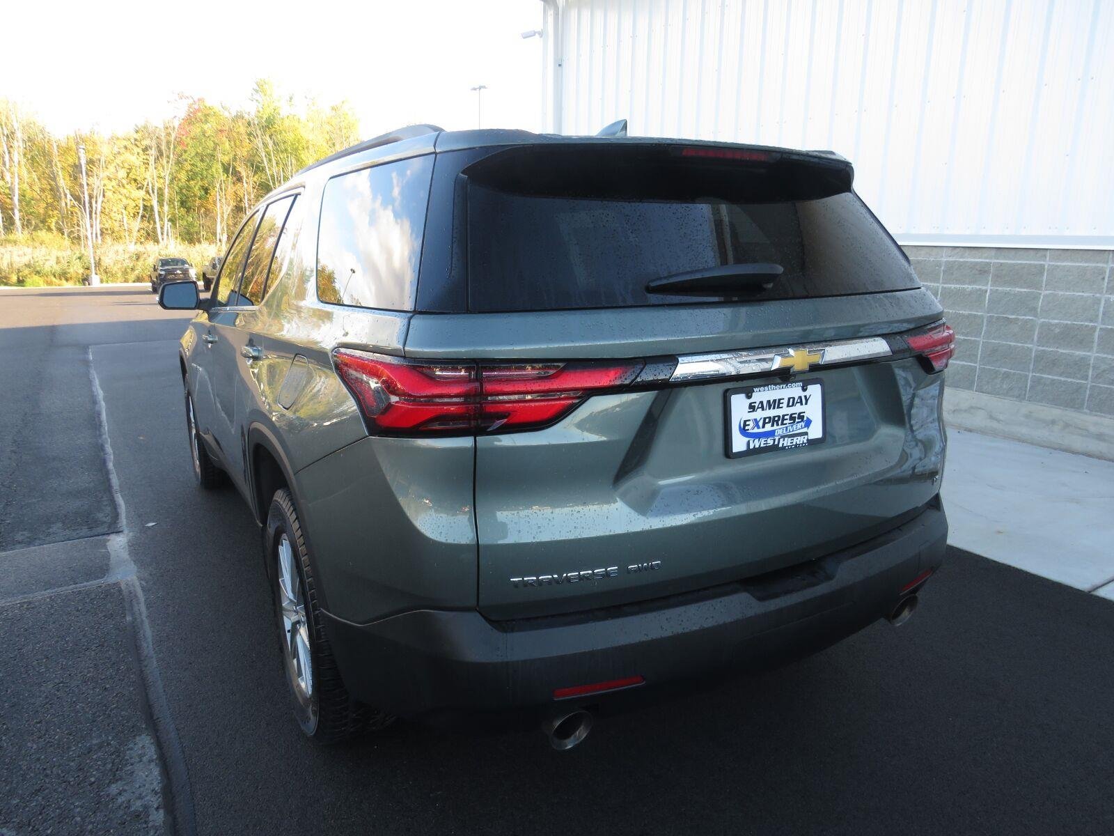 Used 2023 Silver Sage Metallic Chevrolet LT Cloth image 16