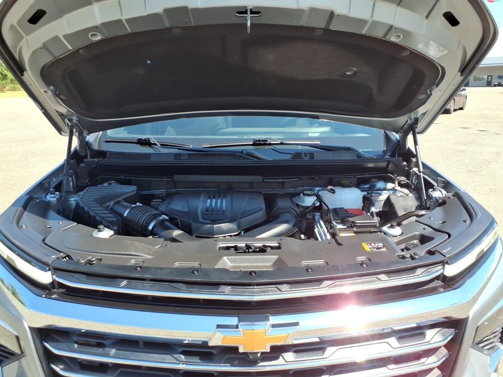 Used 2026 Sterling Gray Metallic Chevrolet FWD LT image 33