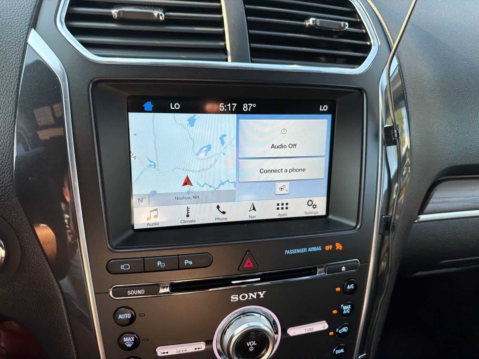Used 2017 White Platinum Metallic Tri-Coat Ford Limited image 3
