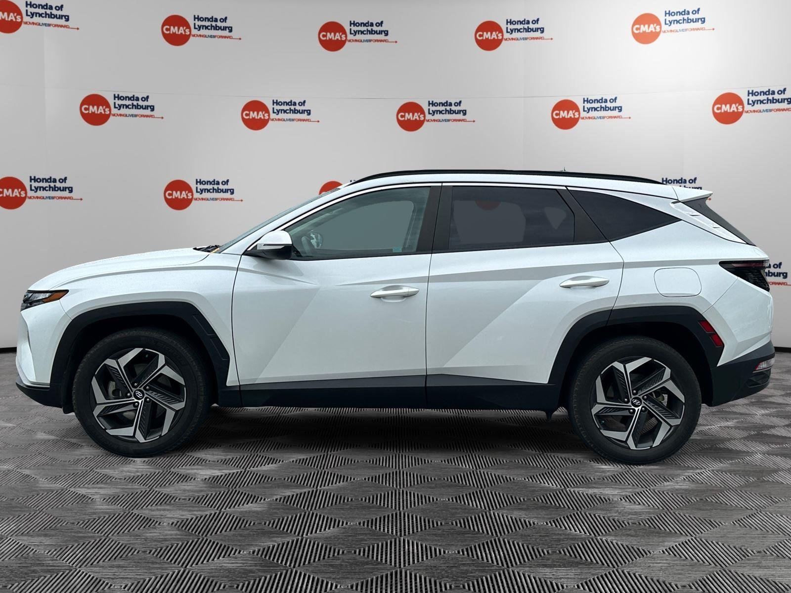 Used 2022 Quartz White Hyundai SEL image 2