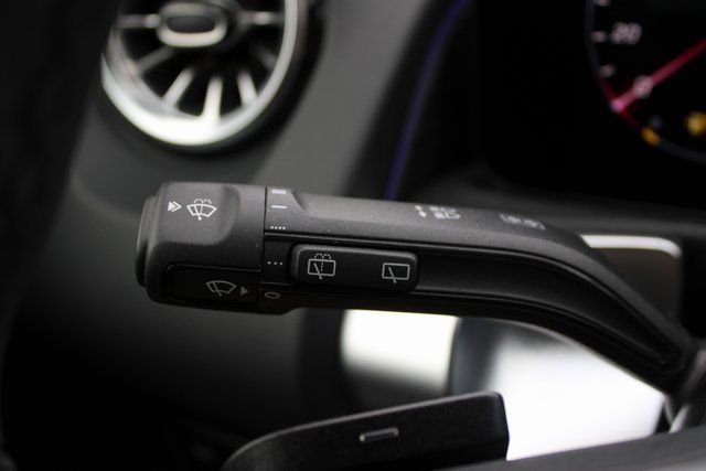 2025 Mercedes-Benz GLB Base - Photo 18