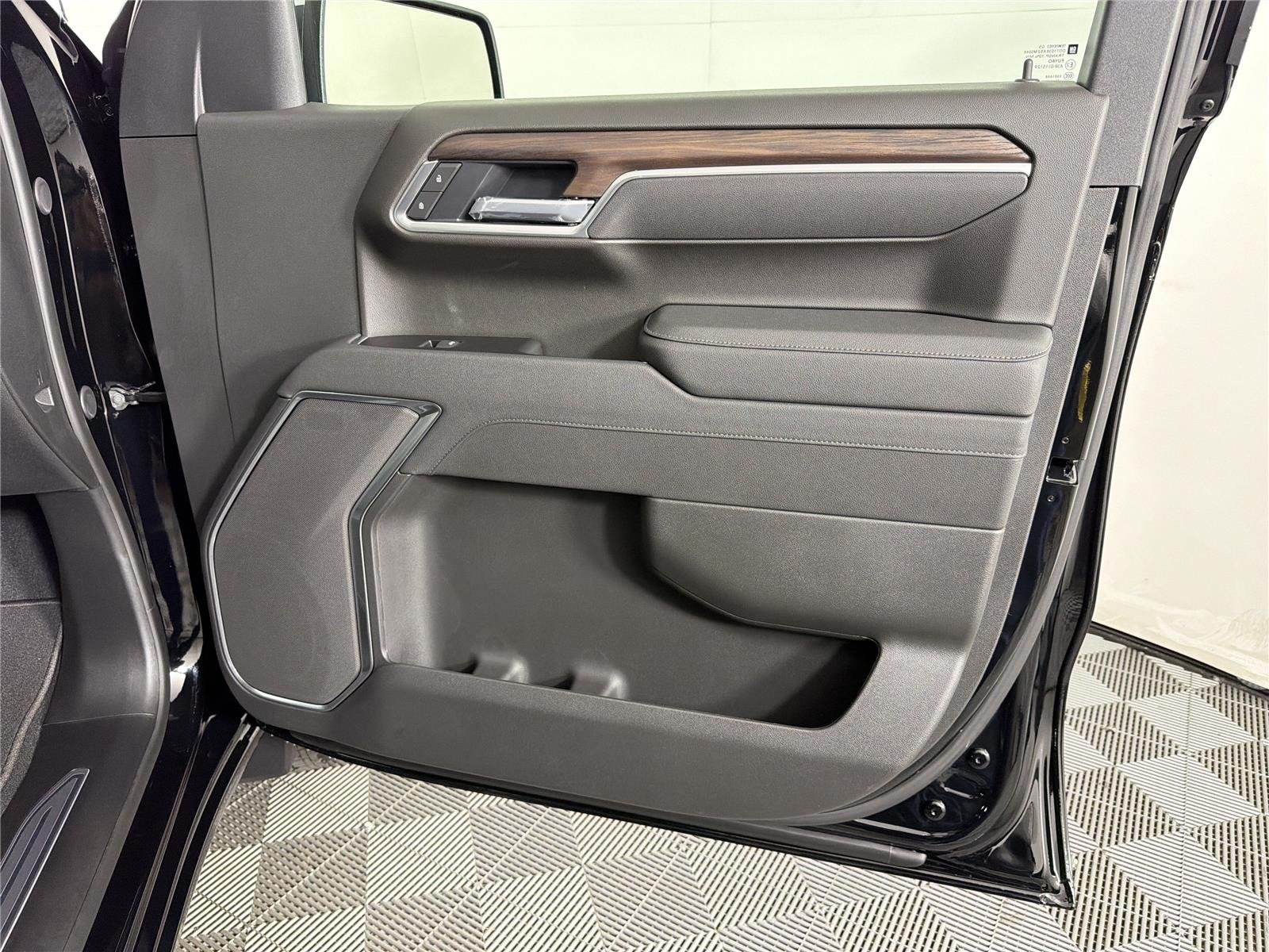 2026 GMC Sierra 1500 SLT - Photo 12