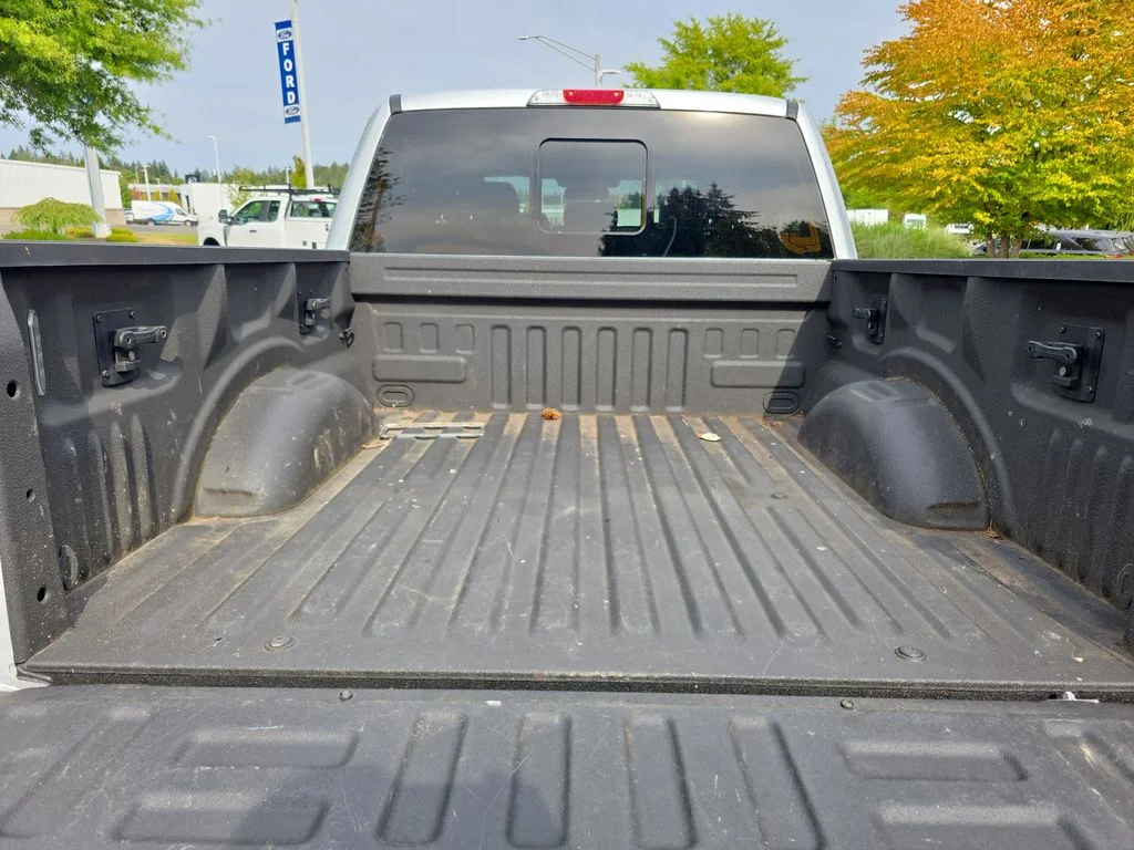 Used 2016 Silver Ford Lariat image 31