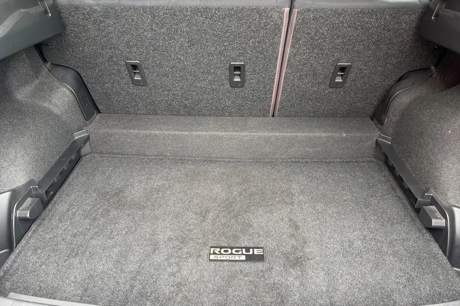 Used 2021 Glacier White Nissan S image 14
