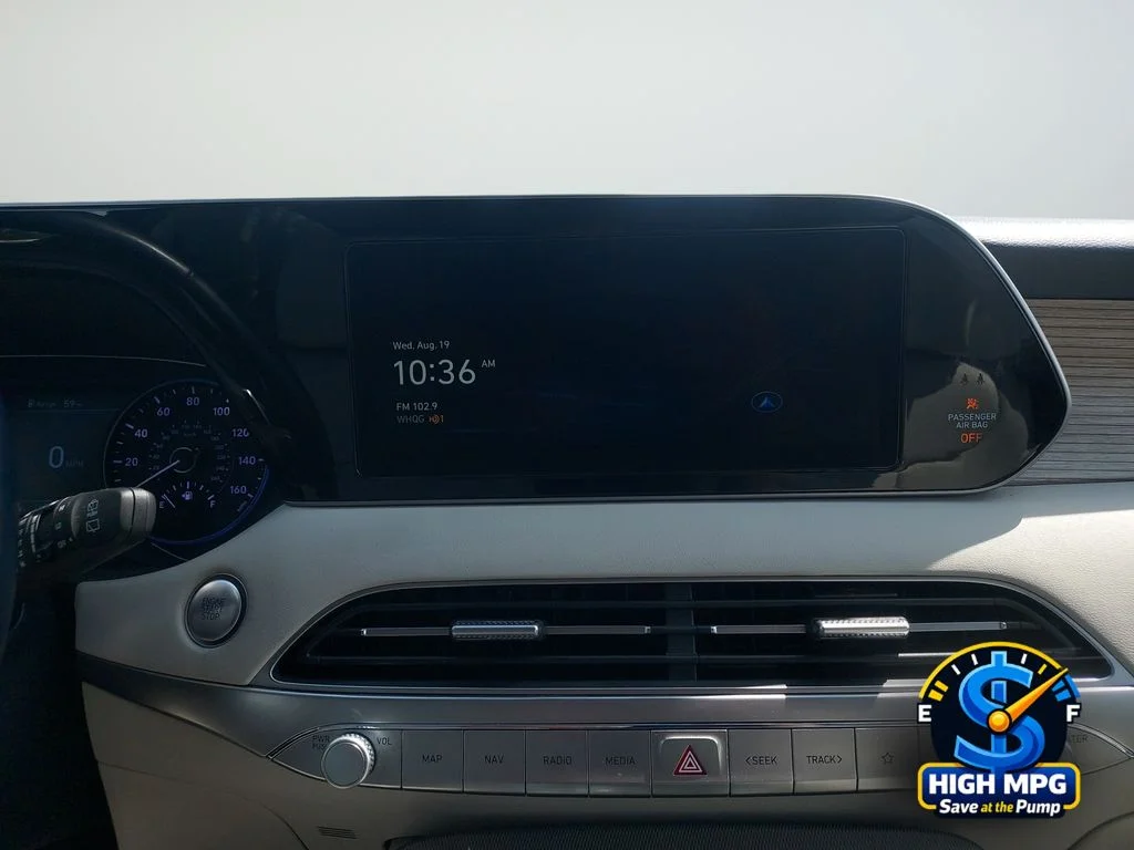 Used 2022 Black Hyundai SEL image 12