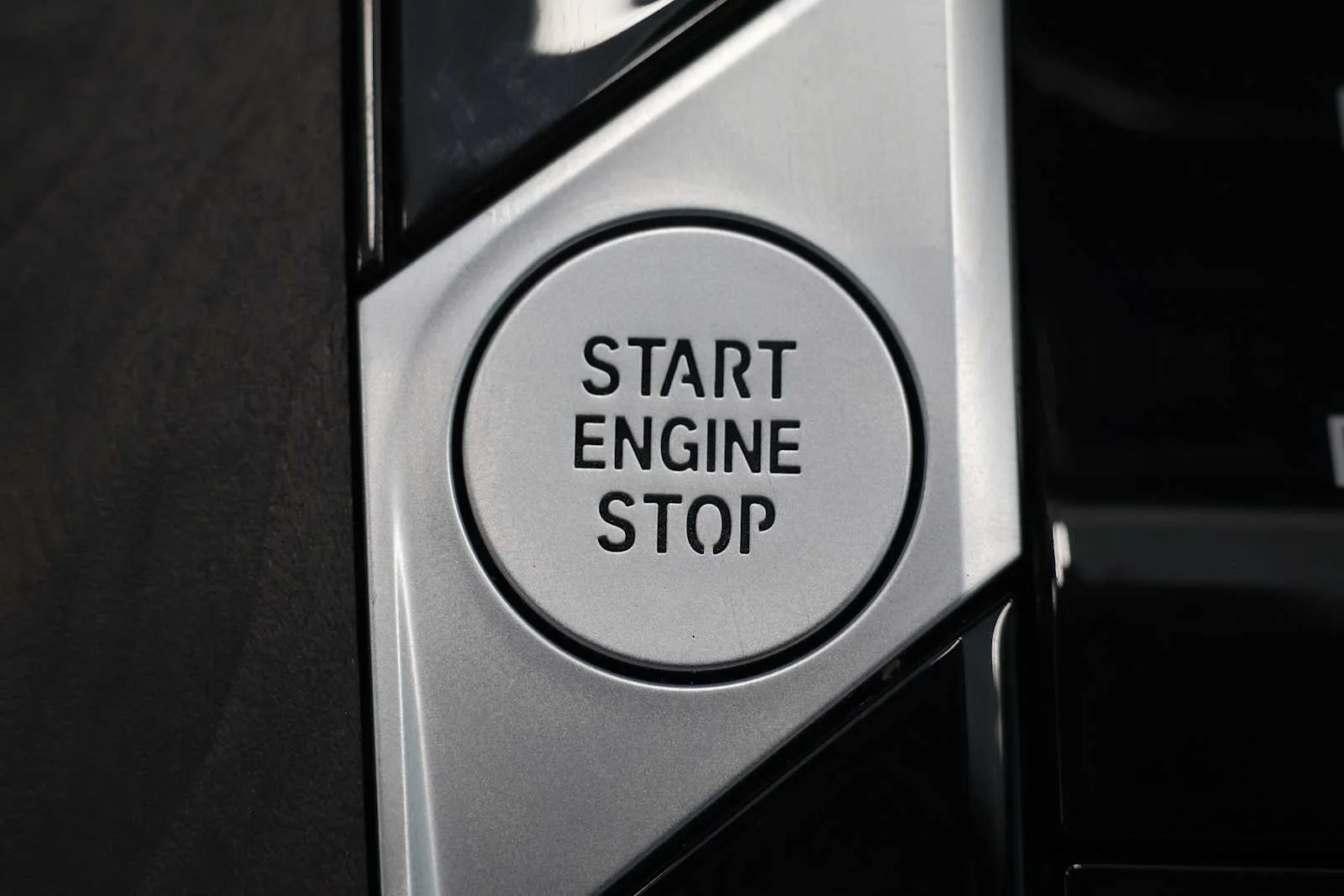 Certified Used 2025 Mineral White Metallic BMW sDrive40i image 20
