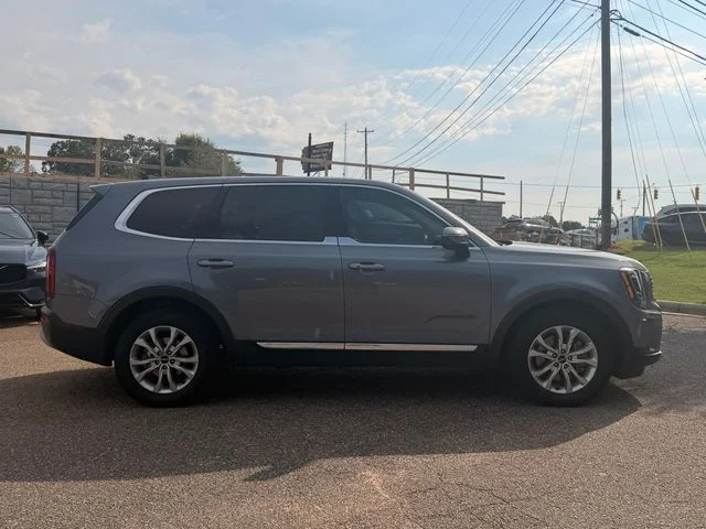 Certified Used 2022 Silver Kia LX image 4