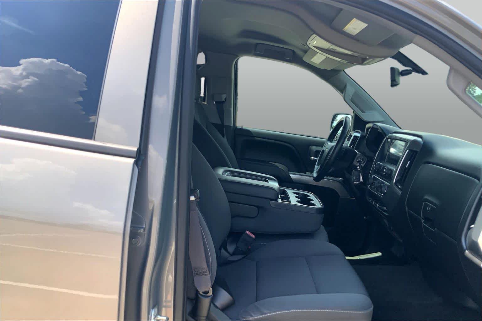 Used 2017 Pepperdust Metallic Chevrolet LT image 9
