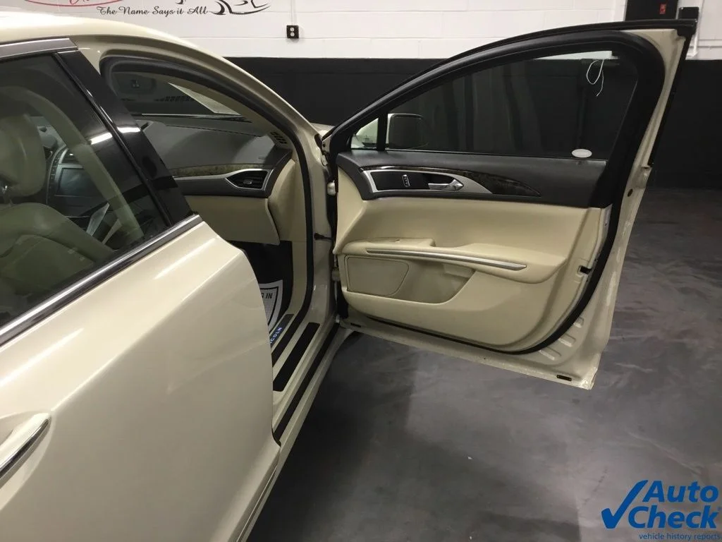 Used 2015 Silver Lincoln Base image 41