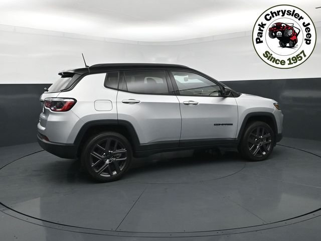 New 2026 Silver Zynith Metallic Clear-Coat Exterior Paint Jeep Limited image 6