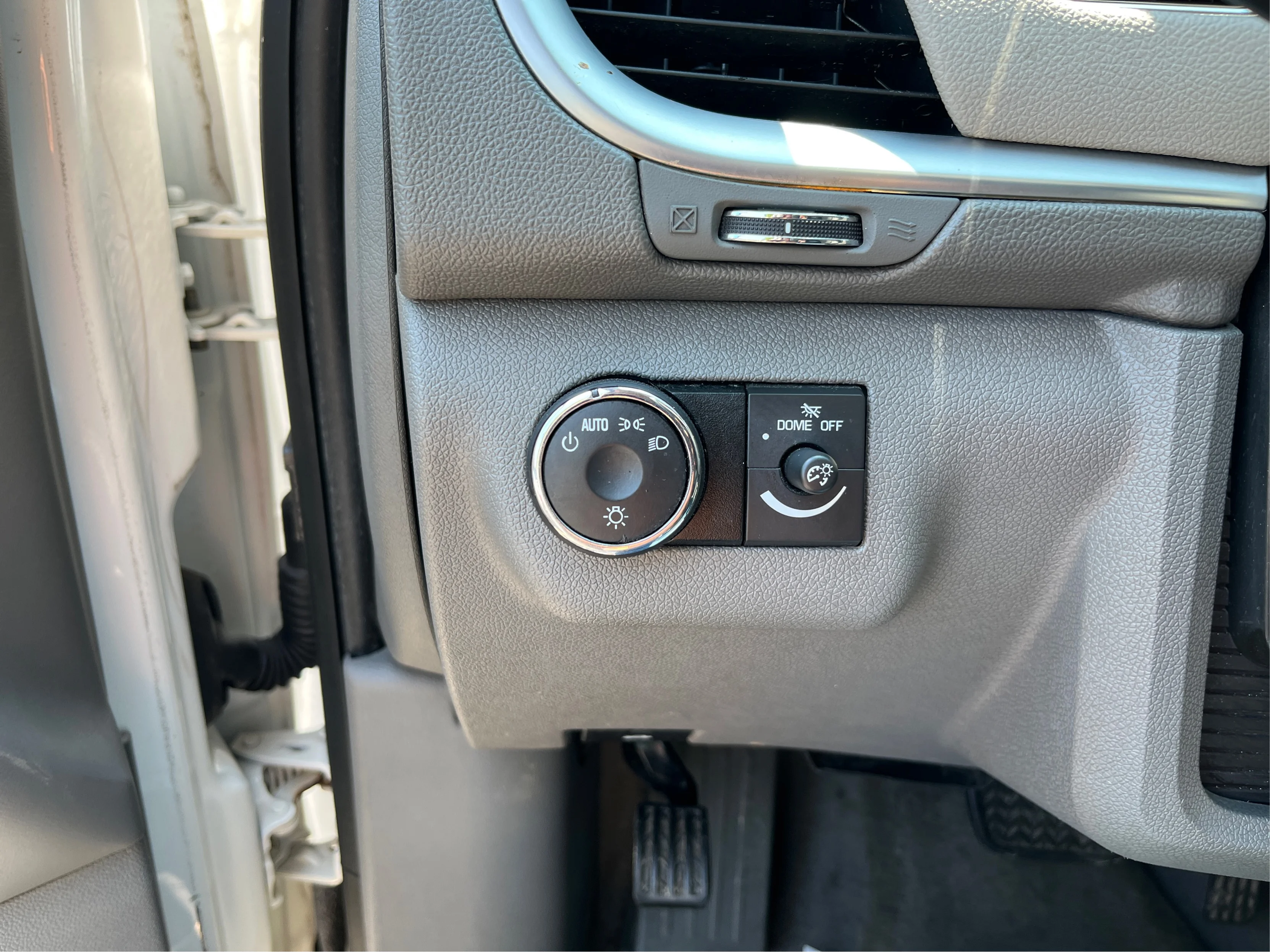 Used 2015 White Chevrolet LS AWD image 13