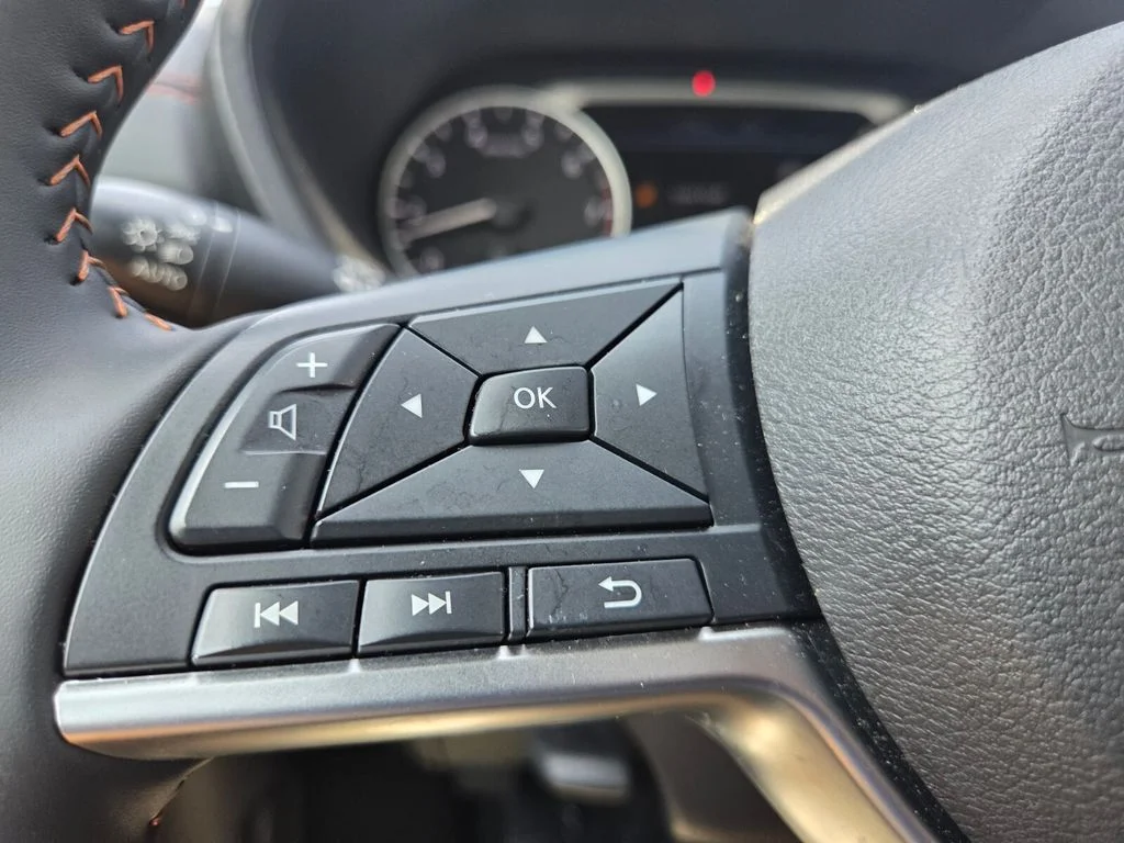 Used 2025 Orange Nissan SR image 13