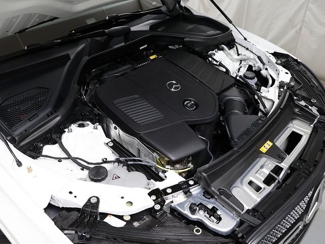 Certified Used 2026 Polar White Mercedes-Benz GLC 300 image 35