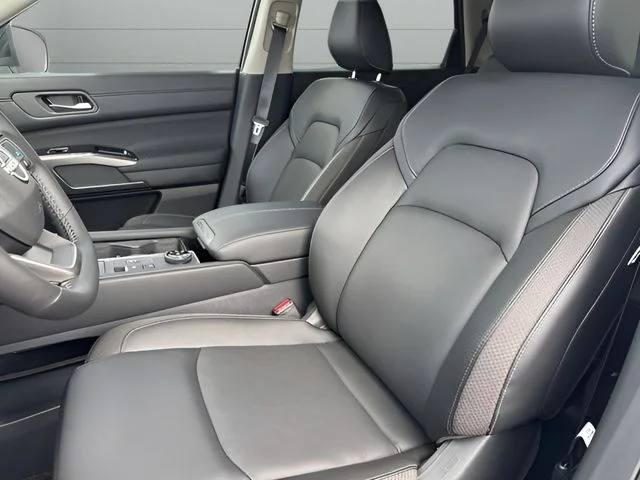 New 2026 White Nissan SL image 20