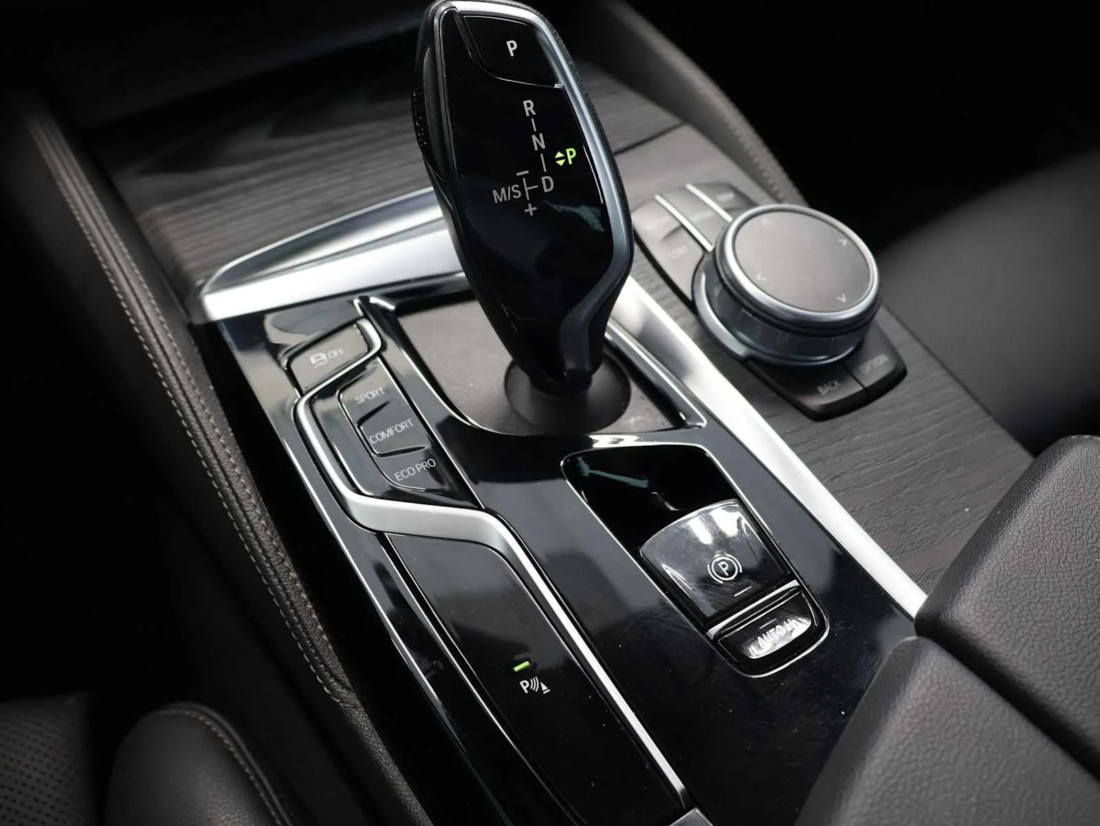 Certified Used 2022 Bluestone Metallic BMW 530i image 18