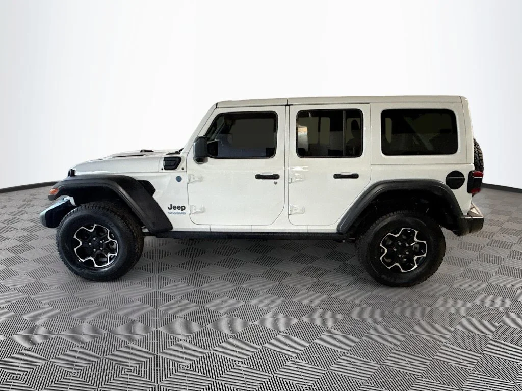 Used 2022 White Jeep Unlimited Rubicon 4xe image 9