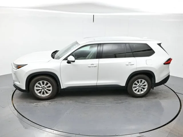 Used 2024 Wind Chill Pearl Toyota XLE image 20