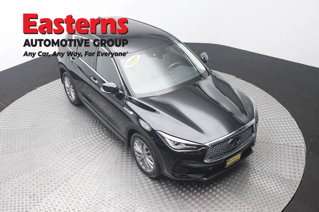 Used 2023 Black INFINITI PURE image 3