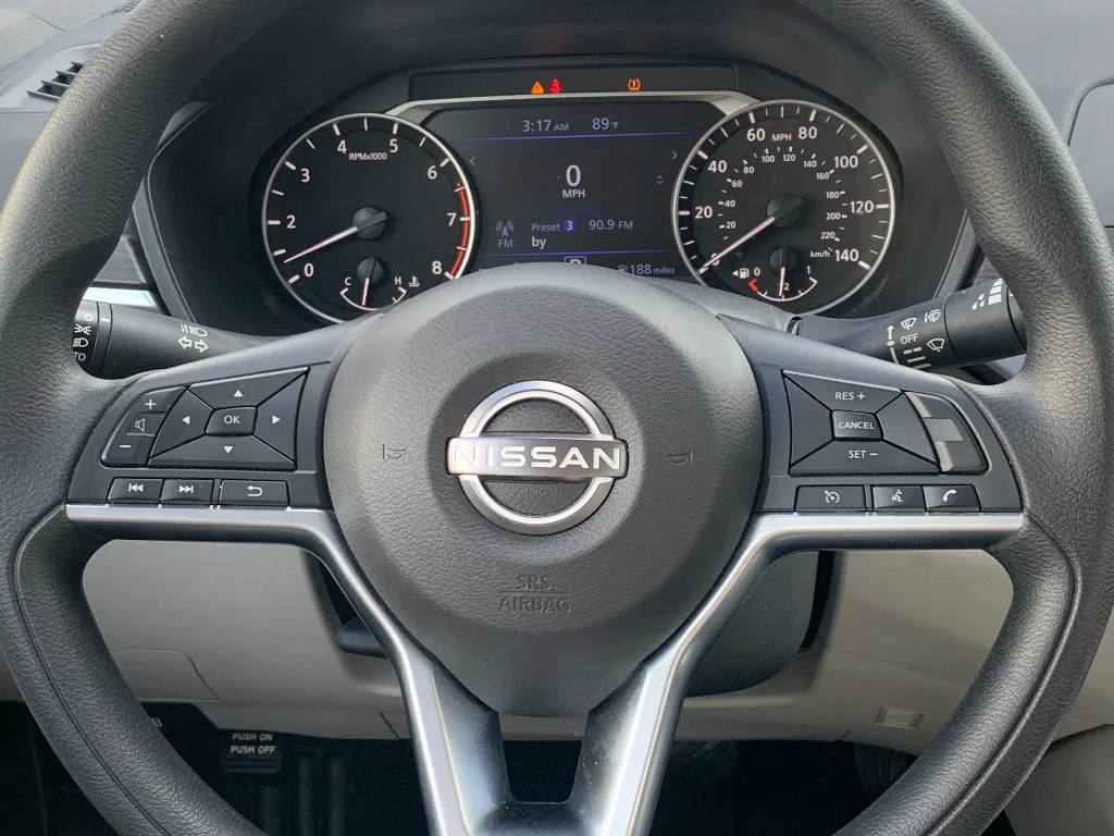 Used 2025 Super Black Nissan SV image 9