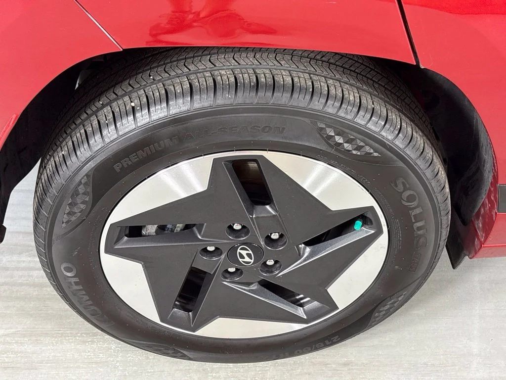 Used 2025 Red Hyundai SEL image 10
