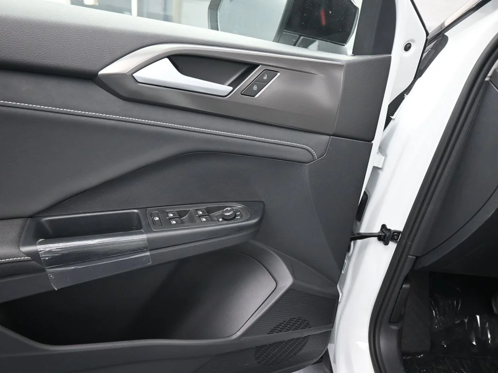 2026 Volkswagen Taos SE Black - Photo 40
