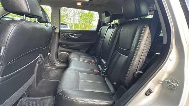 Used 2016 Silver Nissan SL image 26