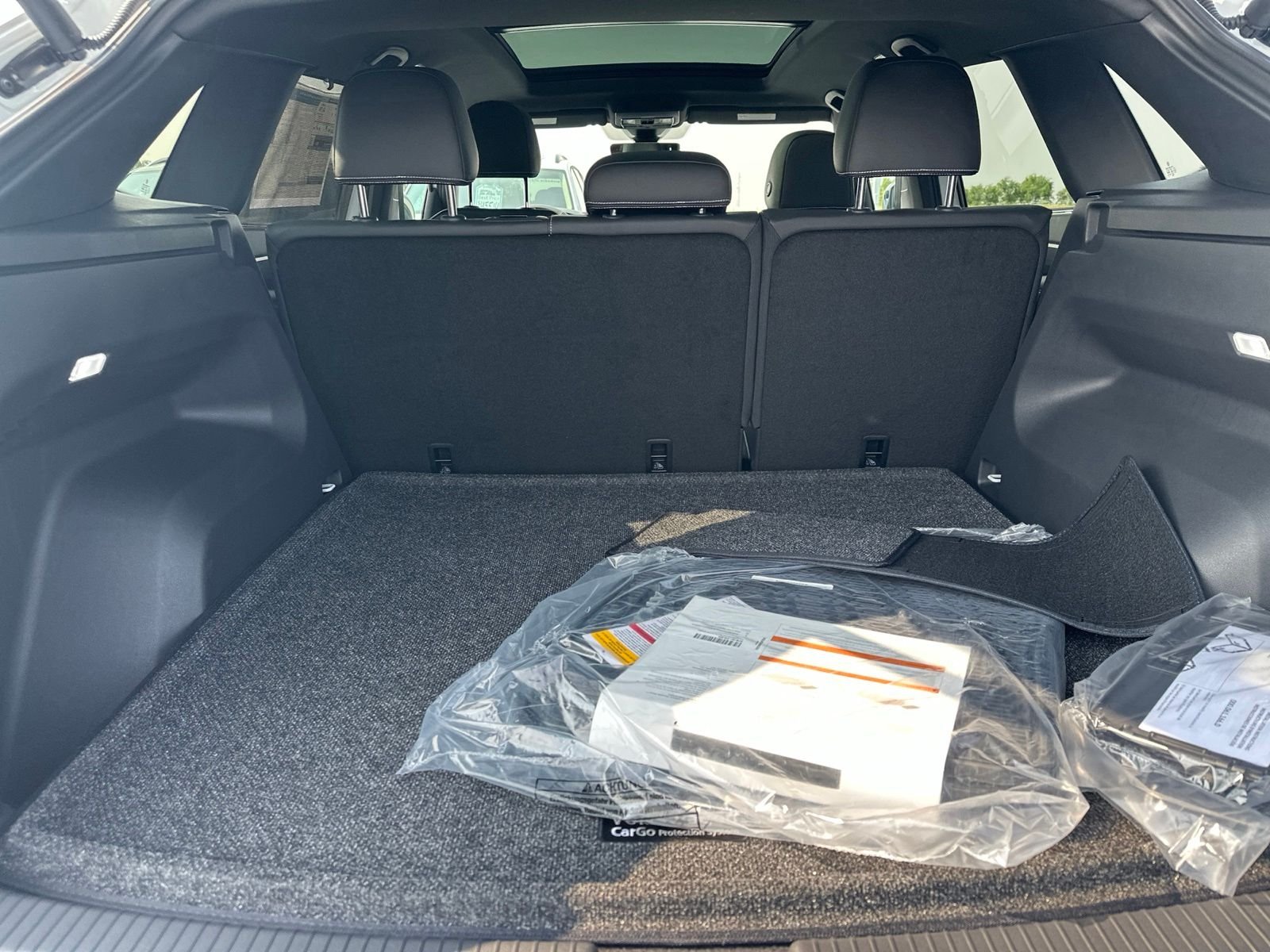 New 2026 White/off-white Volkswagen 2.0T SEL R-Line Black image 28