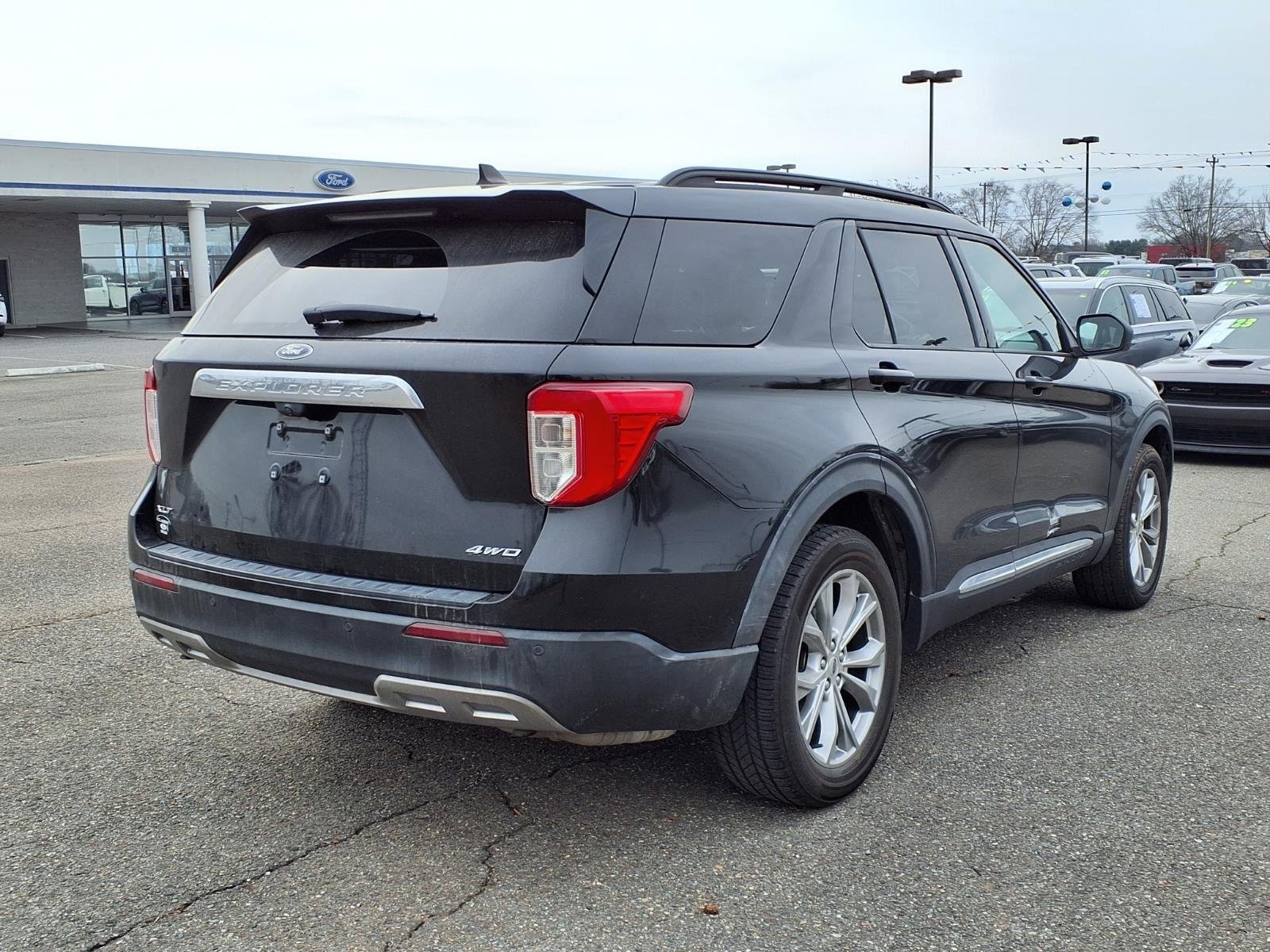 Used 2021 Agate Black Metallic Ford XLT image 2
