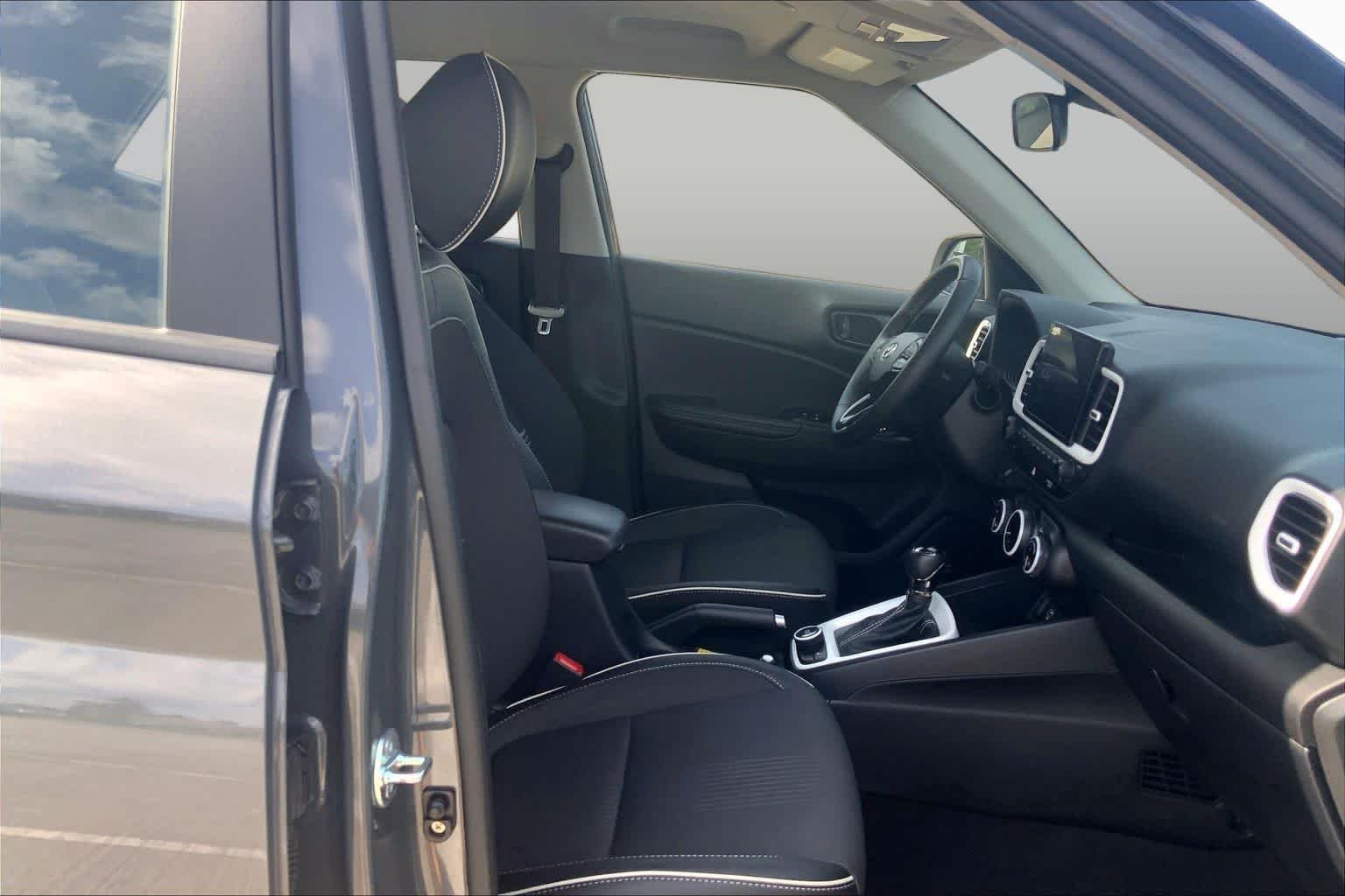 Used 2025 Black Roof Hyundai Limited image 9