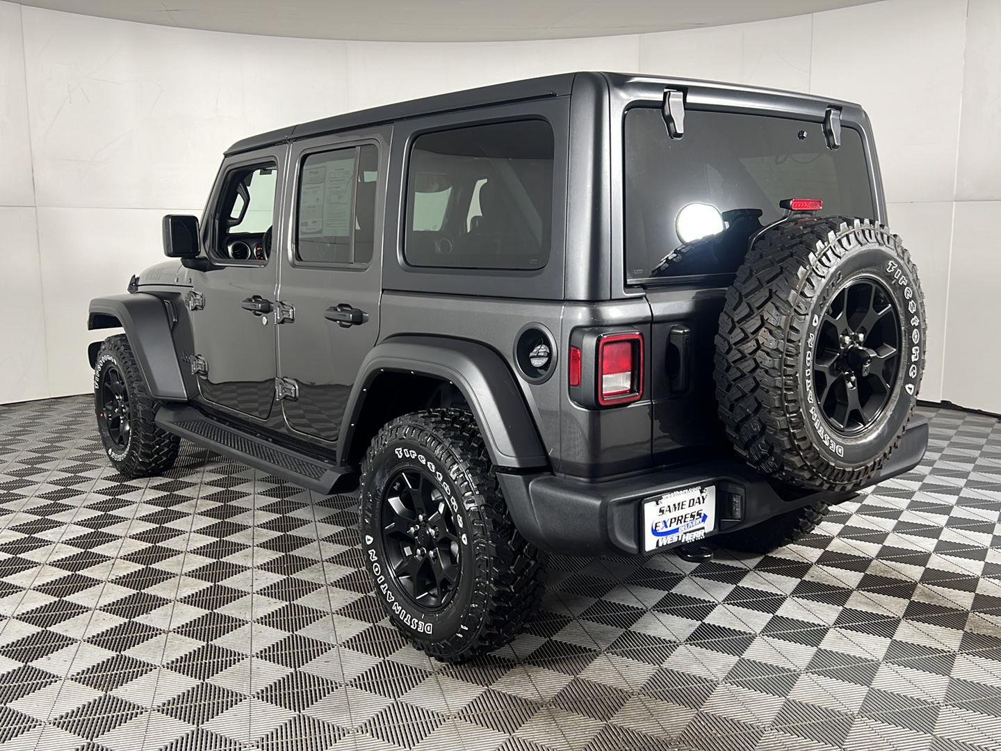 Used 2023 Granite Crystal Metallic Clearcoat Jeep Willys image 7