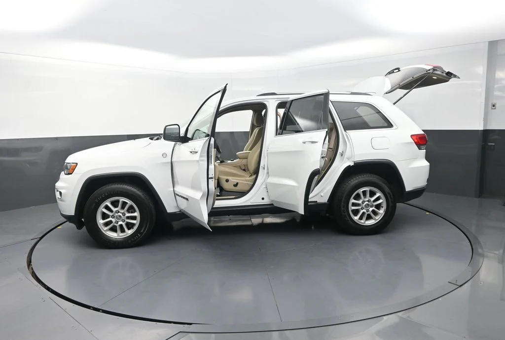Used 2019 White Jeep Laredo E image 32