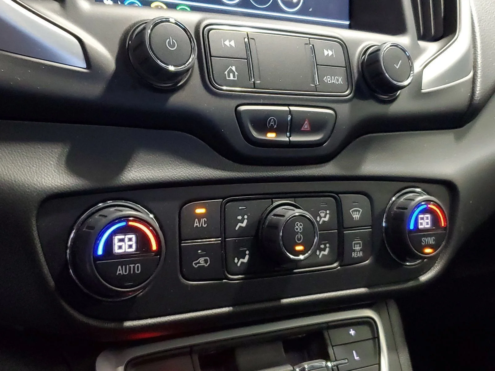 Used 2022 White GMC SLT image 23
